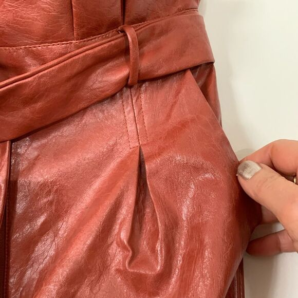 Revolve Majorelle terracotta brown faux leather pants,belt, pleated waist, XS - Picture 8 of 12